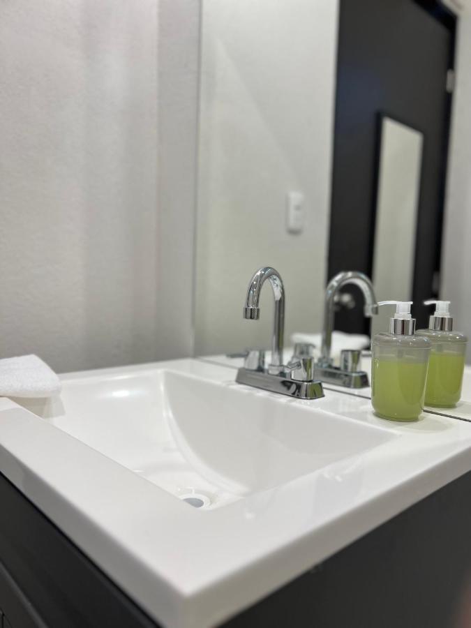 Hotel Tia Flora Leon Ngoại thất bức ảnh