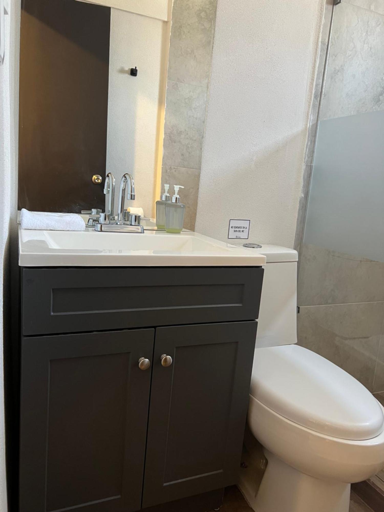 Hotel Tia Flora Leon Ngoại thất bức ảnh